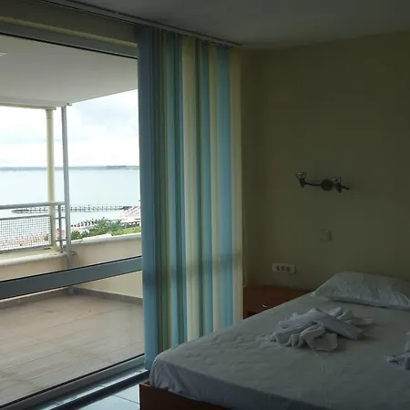 Lucky Complex Apartman Ravda